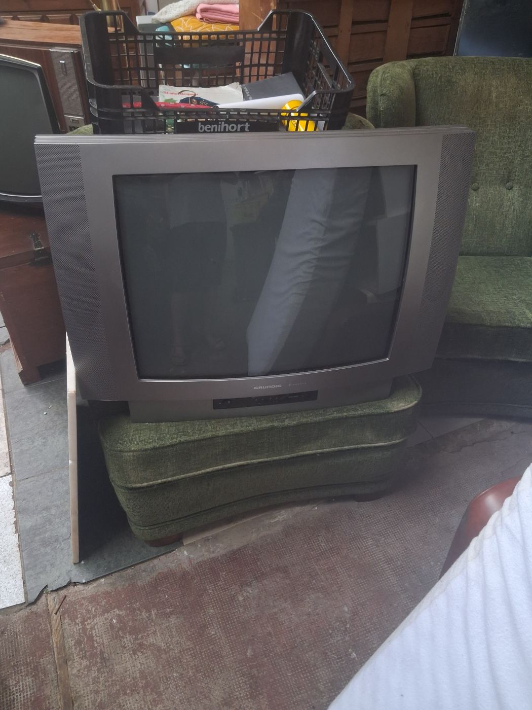Televisor CRT clásico de segunda mano por 1 euro